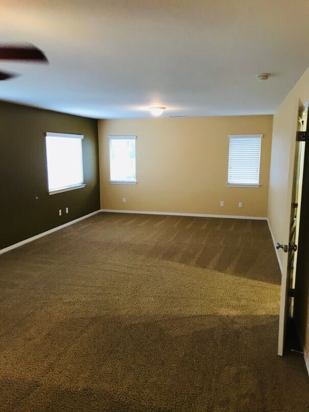 Building Photo - 45611 Basswood Ct