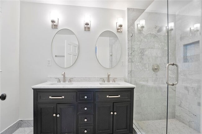 Building Photo - 4555 Runnemede Rd NW