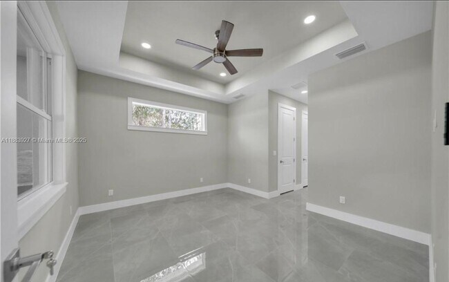 Building Photo - 4205 Nora Ave S