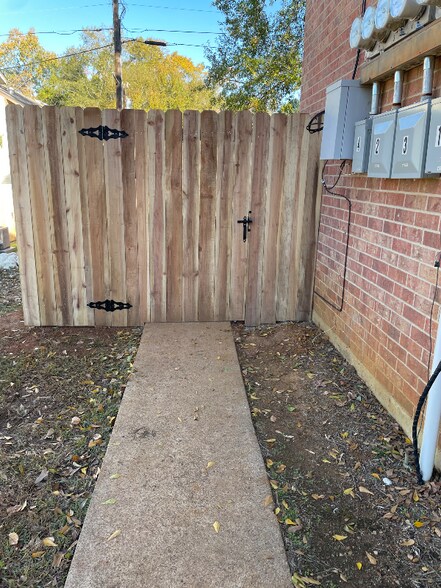 Building Photo - 304 Powers St