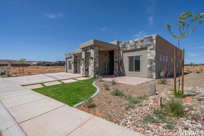 Building Photo - PETS ALLOWED!  Spacious & Modern 3-Bedroom Home for Rent Near Sand Hollow Reservoir