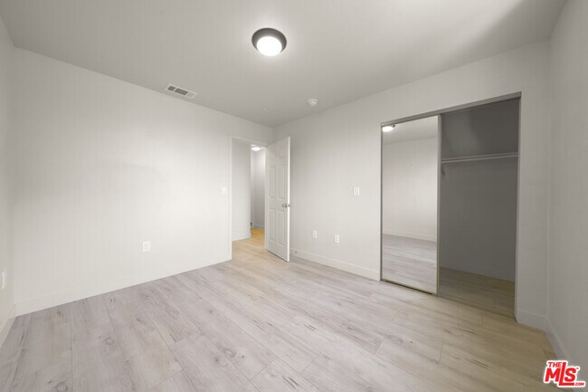 Building Photo - 238 W 84th Pl