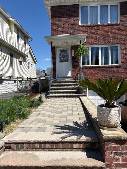 Building Photo - 424 Dewitt St