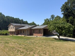 Building Photo - 2085 Killian Hill Rd SW