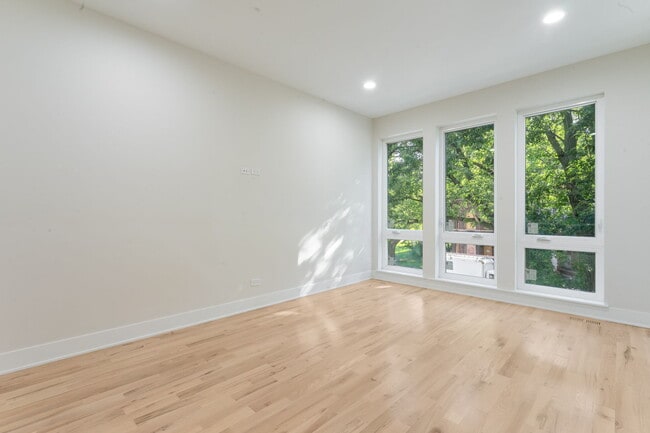 Building Photo - 6408 S Vernon Ave