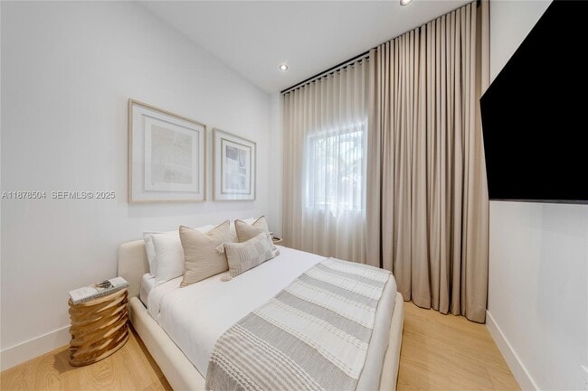 Building Photo - 1000 NW 9th Ct