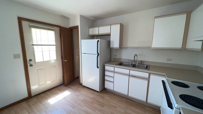 Kitchen - 11978 Baneberry Dr