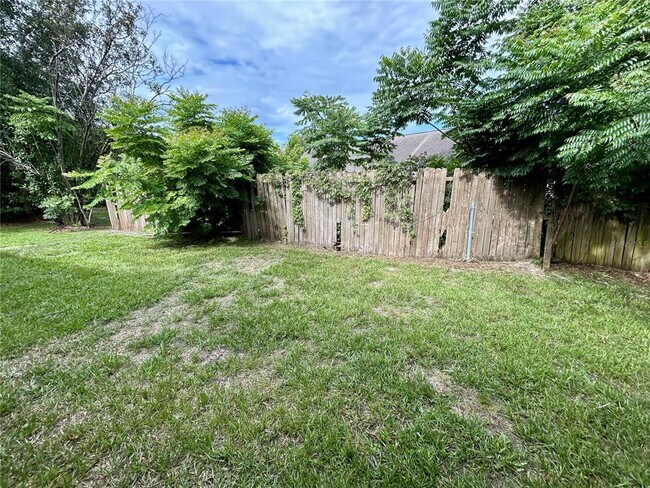 Building Photo - 63 Ivy Ln