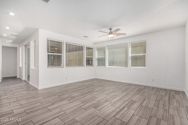 Building Photo - 7138 W Kent Dr
