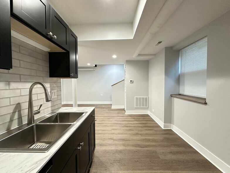 Building Photo - 5010 N Springfield Ave