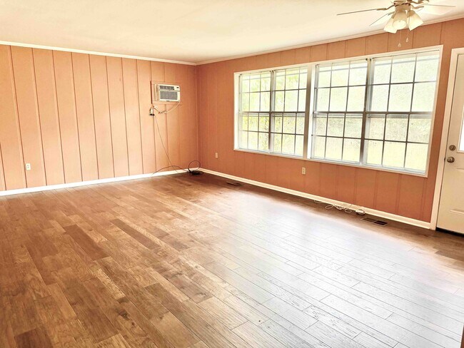 Building Photo - 4717 Orchid St