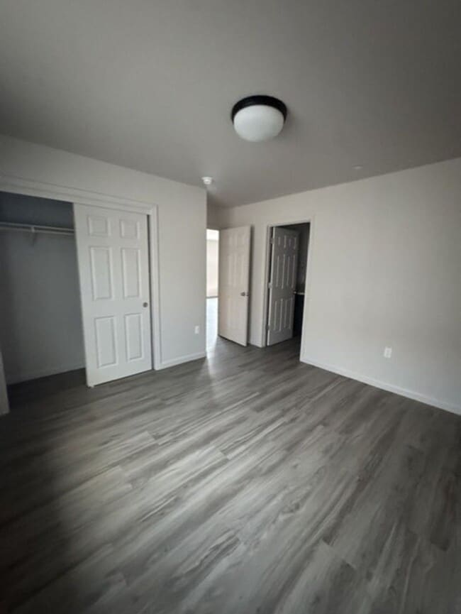 Building Photo - 2395 Oakmont Cir