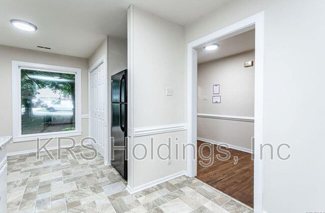 Building Photo - 6216 Heather Glen Rd
