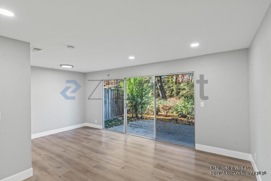 Building Photo - Unit