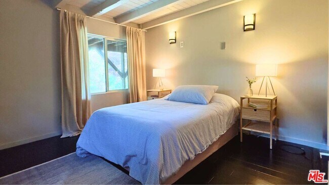 Building Photo - 19562 Cave Way