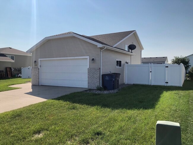 Building Photo - 1585 43rd Ave S