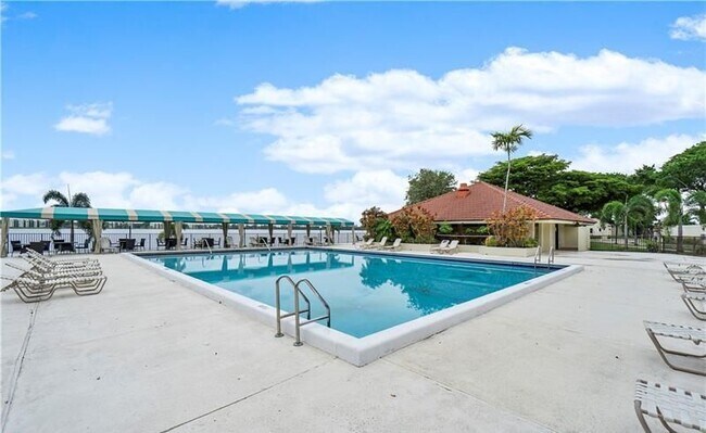 Building Photo - 110 Lake Emerald Dr