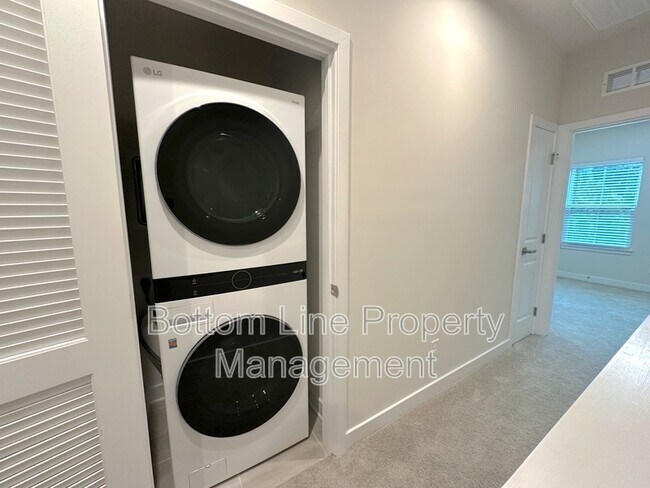Building Photo - 460 Spearfield Ln