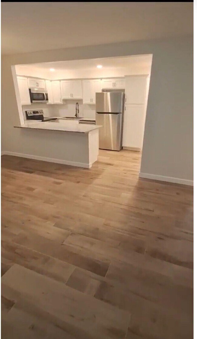 Building Photo - 1965 SW Silver Pine Way