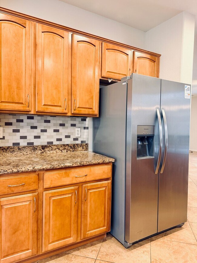 Building Photo - Beautiful Sun City Anthem home-55+ Community Available Now!