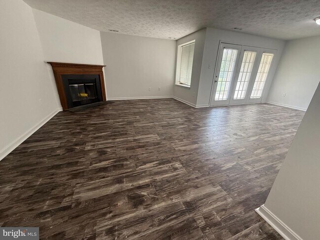 Building Photo - 2125 Wainwright Ct