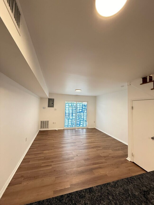 Building Photo - MAI319#-LS BK