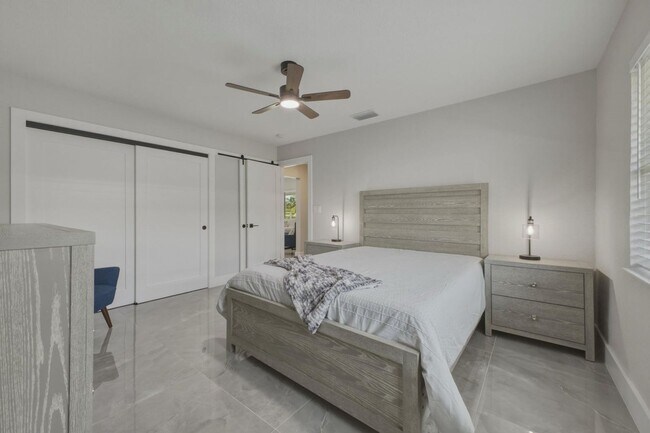 Building Photo - 632 Las Palmas Park