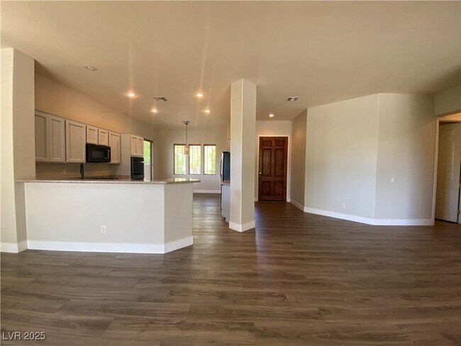 Building Photo - 17 Moraine Dr