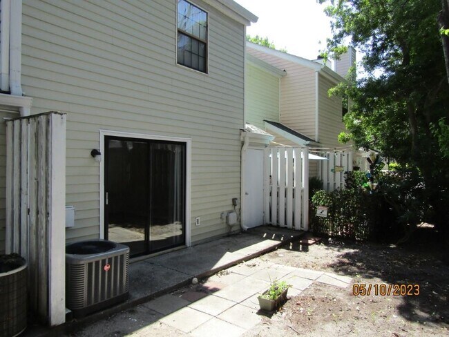 Building Photo - 6703 Jefferson Pl
