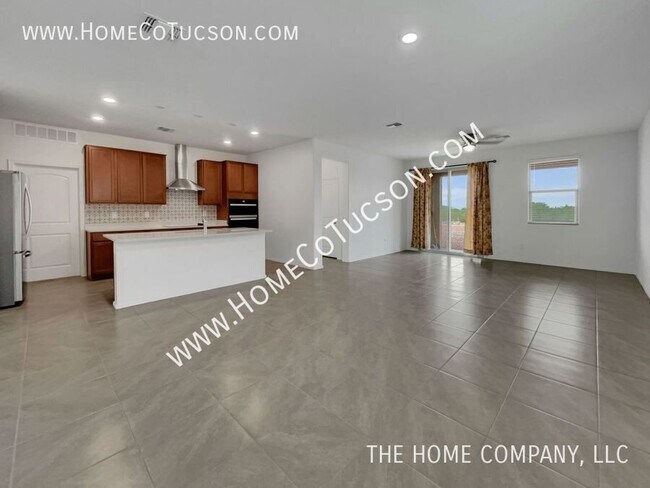 Building Photo - 5618 W Monterey Dr