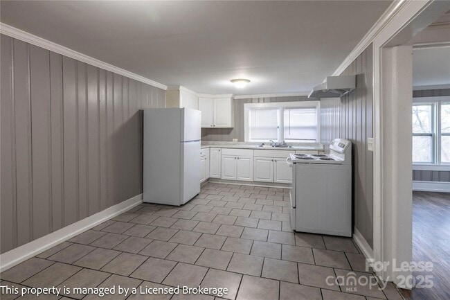 Building Photo - 757 S 5th St