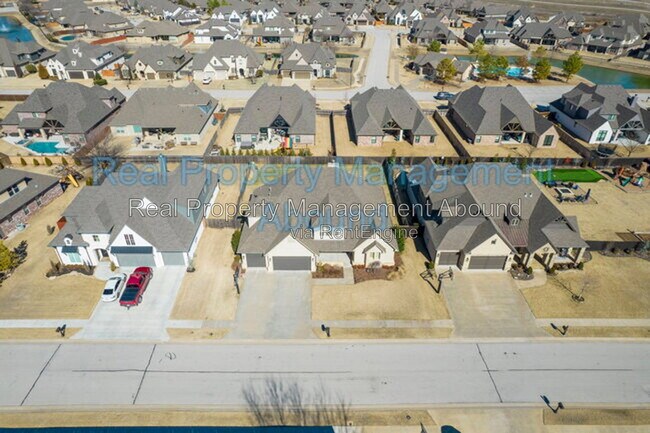 Building Photo - 6617 E 134th Pl S