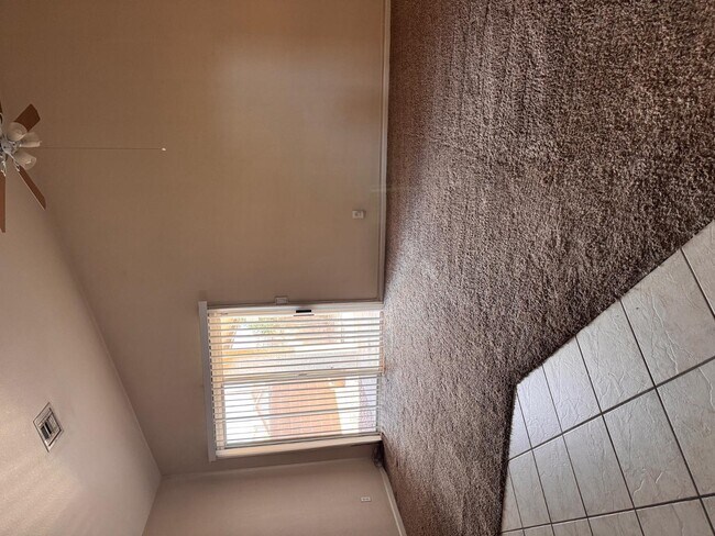 Building Photo - 979 E Brentrup Dr