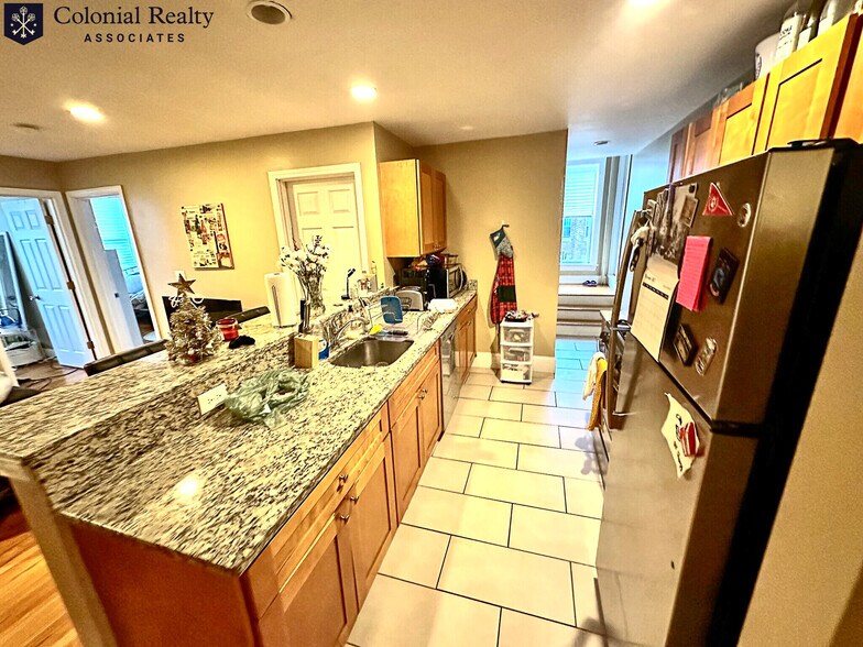 Building Photo - 76 Egmont St