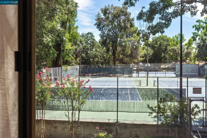 Building Photo - 300 N Civic Dr #313