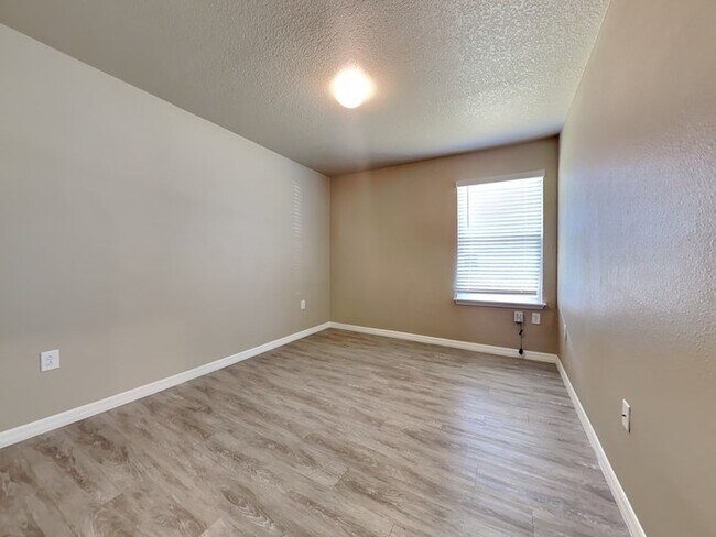 Building Photo - 8688 Kaye Ln
