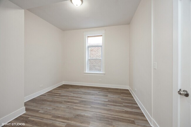 Building Photo - 2442 S Kedzie Ave