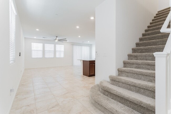 Building Photo - Fairly New Gorgeous SMART House!