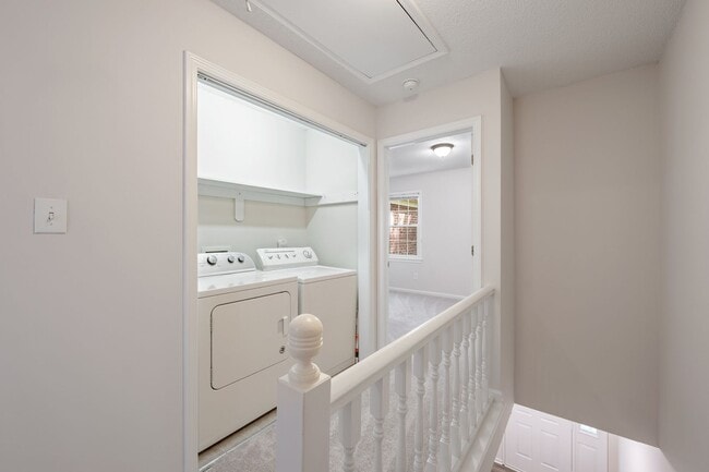 Building Photo - WOW!! Prime location and quite living in Charming 2brd 2.5 bath townhouse