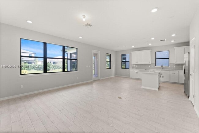 Building Photo - 4492 Tacoma Pk Dr