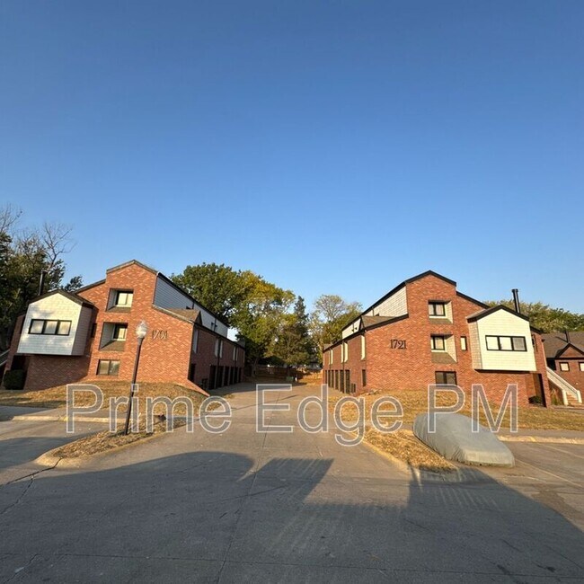 Building Photo - 1701 Ridgehaven Ct