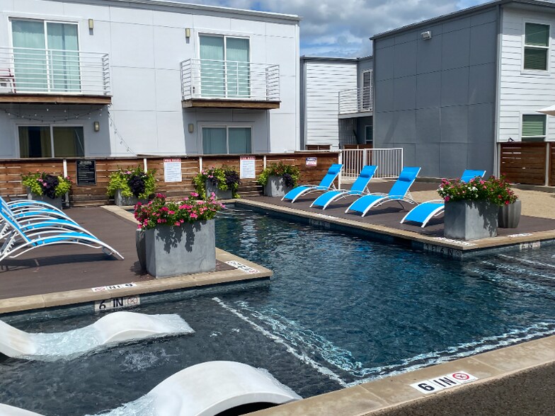 Building Photo - 3328 Cedarplaza Ln