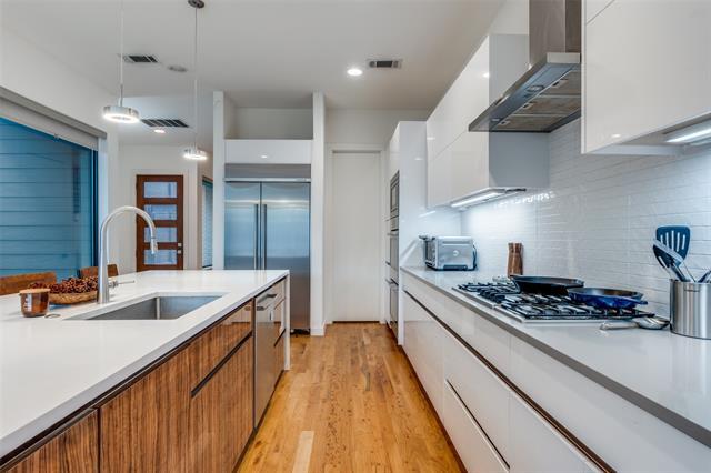 Building Photo - 5427 Melrose Ave