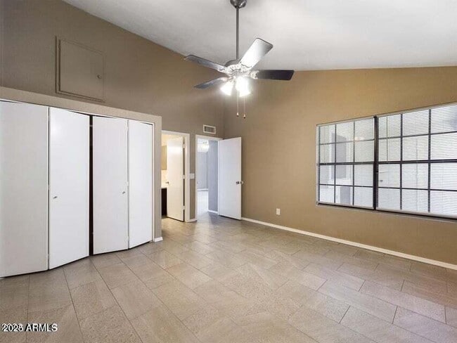 Building Photo - 921 W University Dr
