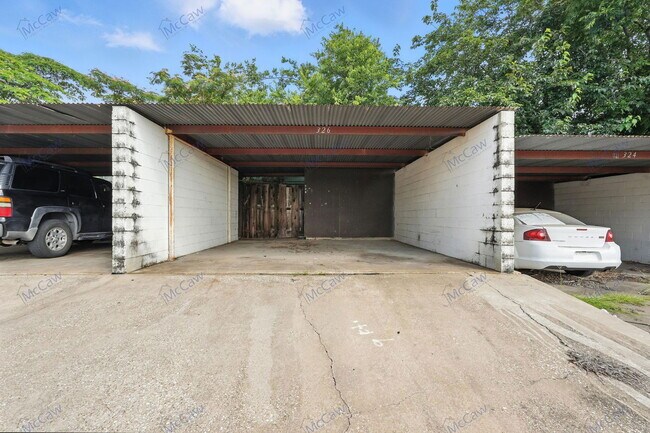 Building Photo - 326 Candlewood Ln