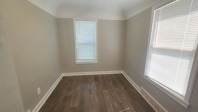 Building Photo - Charming 1-Bedroom Home on the South Side ...
