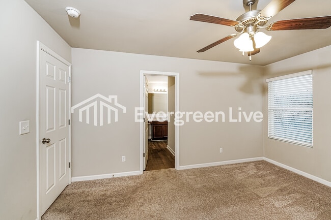 Building Photo - 16366 Creek Dr