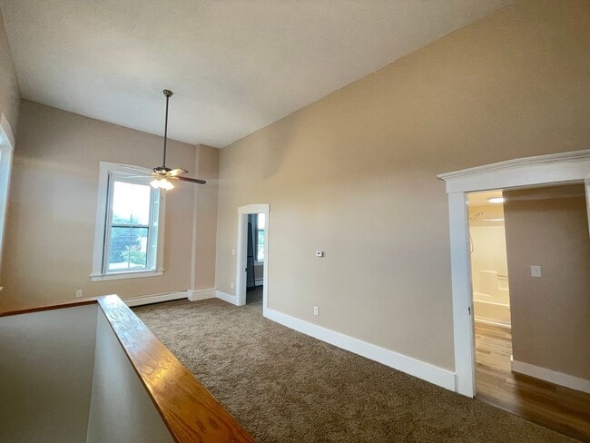 Building Photo - 46 Glass St