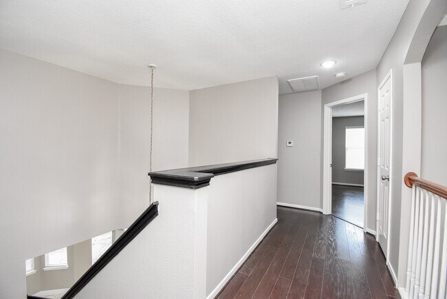 Building Photo - 6318 Faulkner Ridge Dr