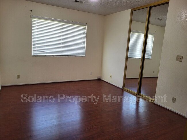 Building Photo - 125 Serpentine Dr